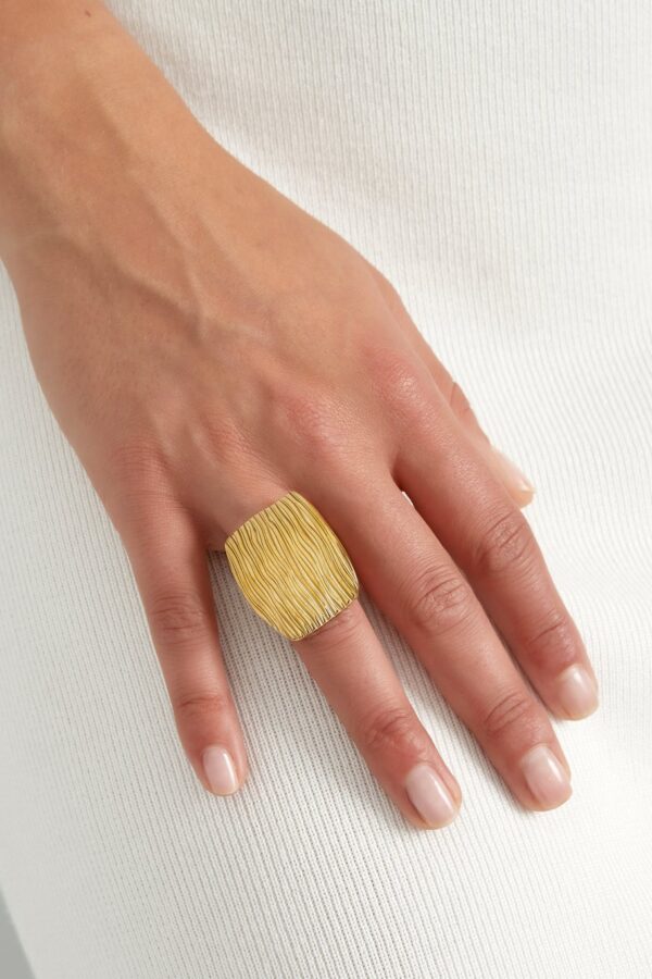 Structured Square Ring – Χρυσό