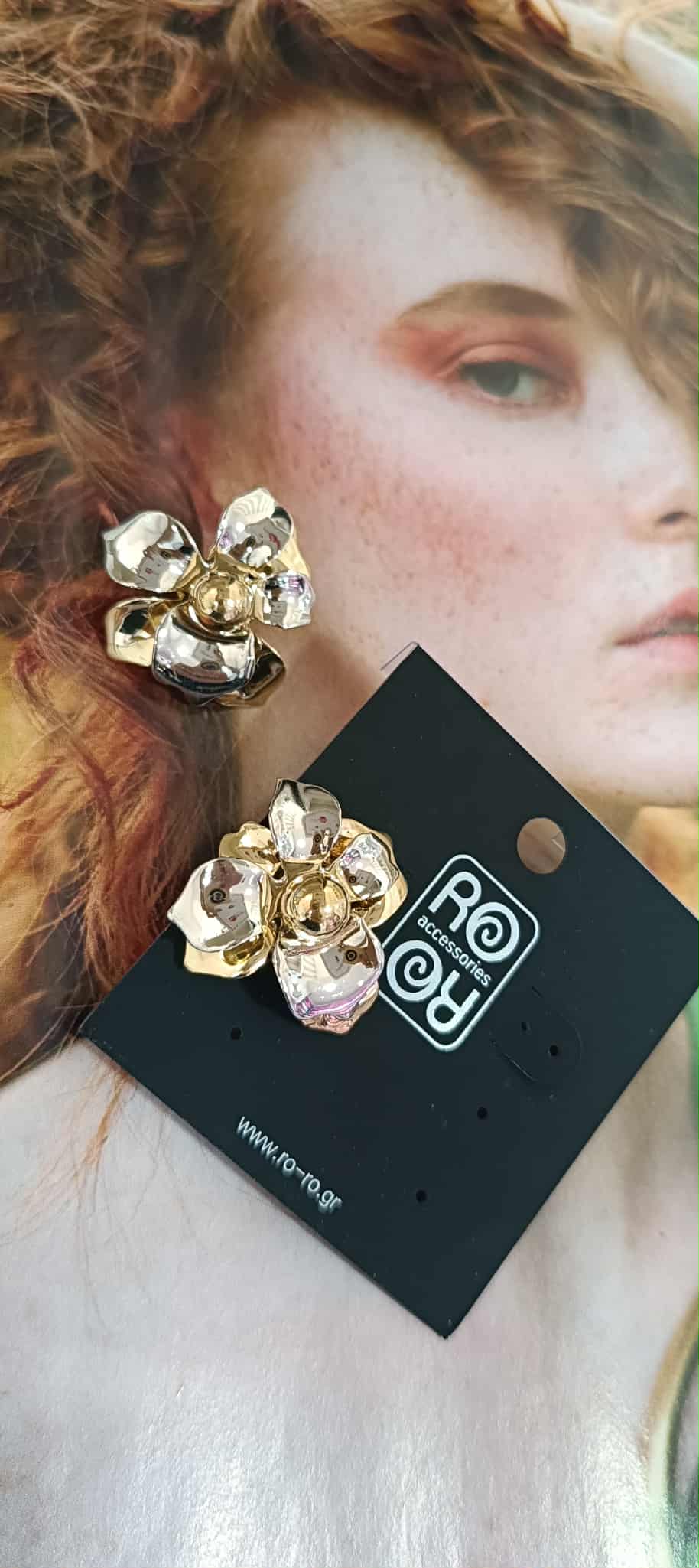 Σκουλαρίκια RO Accessories – Δίχρωμο Λουλούδι με Χρυσό Μαργαριτάρι - Image 2