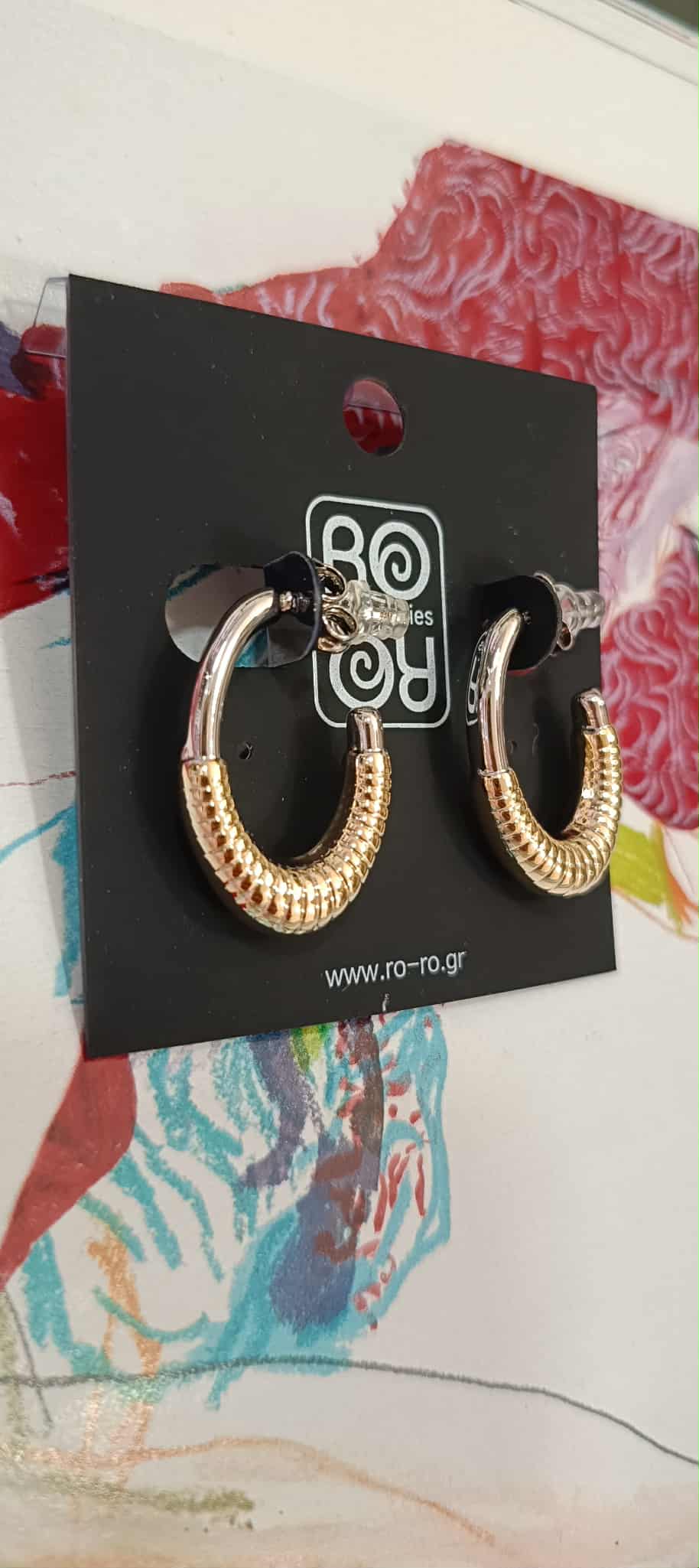 Σκουλαρίκια RO Accessories – Δίχρωμα Ημικυκλικά με Ραβδώσεις - Image 3