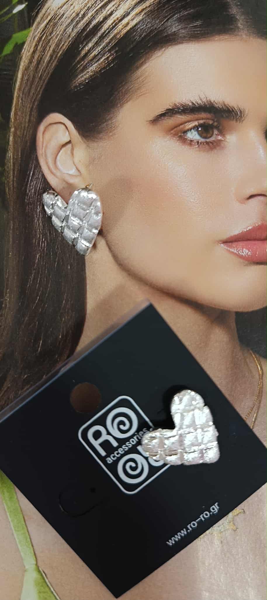 Σκουλαρίκια RO Accessories – Ασημί Σφυρήλατες Καρδιές με Τετράγωνα - Image 3