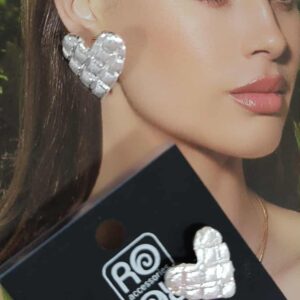 Σκουλαρίκια RO Accessories – Ασημί Σφυρήλατες Καρδιές με Τετράγωνα