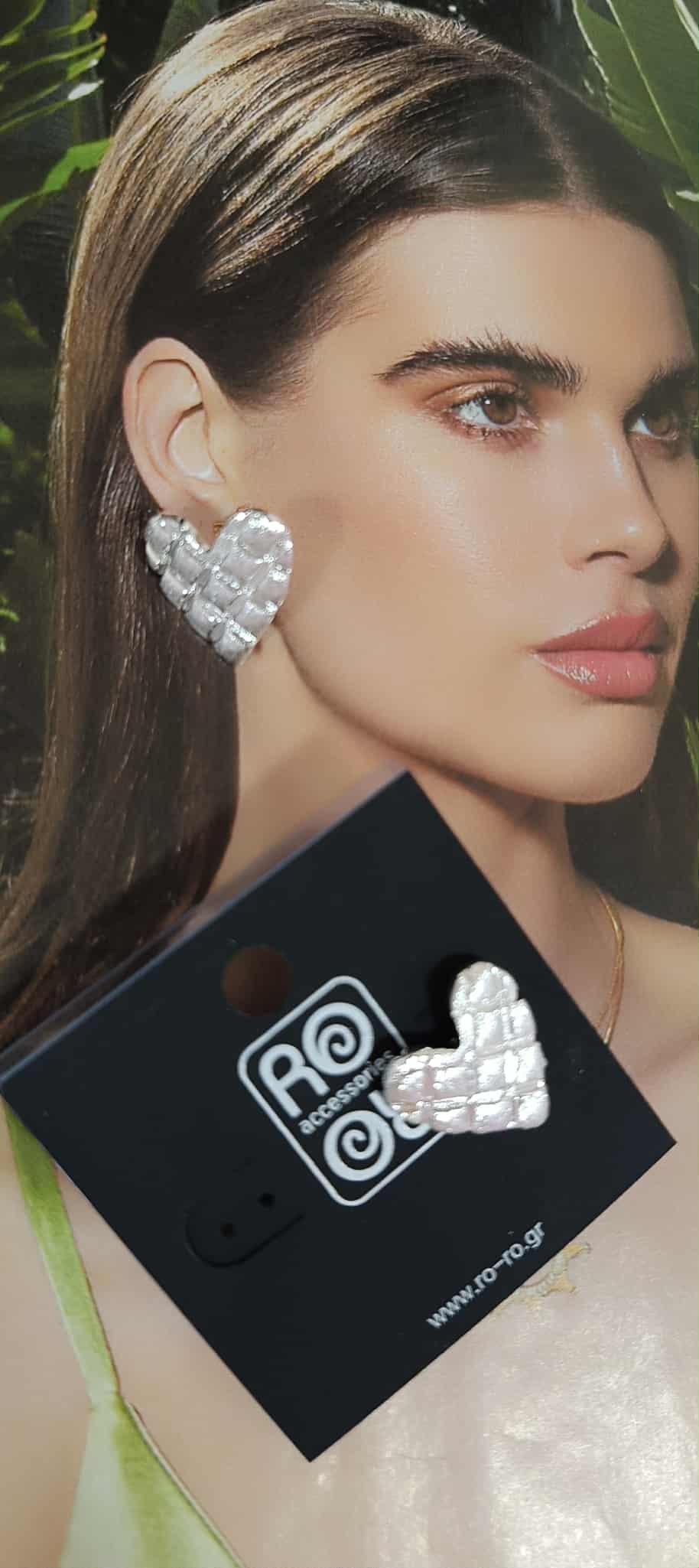Σκουλαρίκια RO Accessories – Ασημί Σφυρήλατες Καρδιές με Τετράγωνα