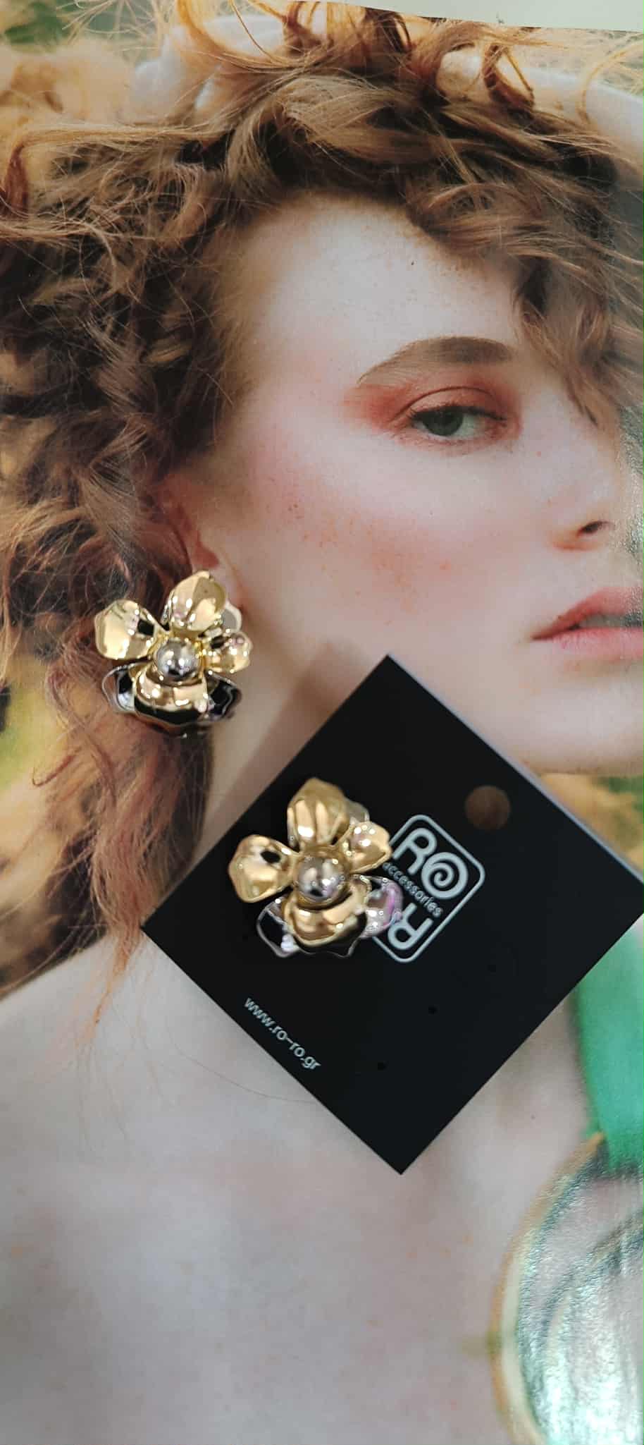 Σκουλαρίκια RO Accessories – Δίχρωμο Λουλούδι με Ασημί Μαργαριτάρι - Image 2