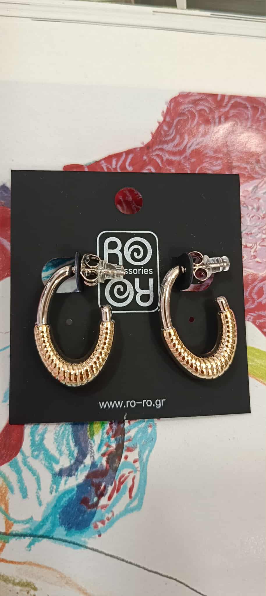 Σκουλαρίκια RO Accessories – Δίχρωμα Ημικυκλικά με Ραβδώσεις