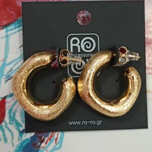 Σκουλαρίκια RO Accessories – Χρυσά Σαγρέ Ματ Τετράγωνα με Στρογγυλεμένες Γωνίες