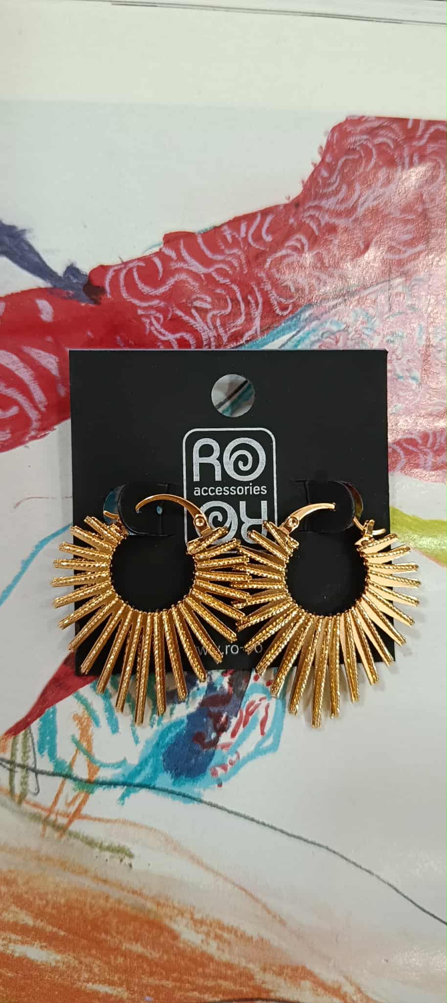 Σκουλαρίκια RO Accessories – Ακτινωτά Χρυσά Σχέδιο Ήλιου - Image 2