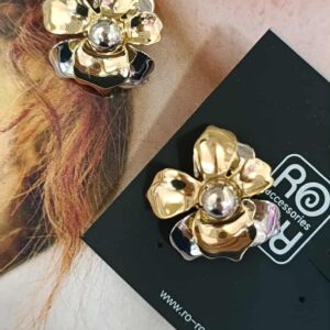 Σκουλαρίκια RO Accessories – Δίχρωμο Λουλούδι με Ασημί Μαργαριτάρι