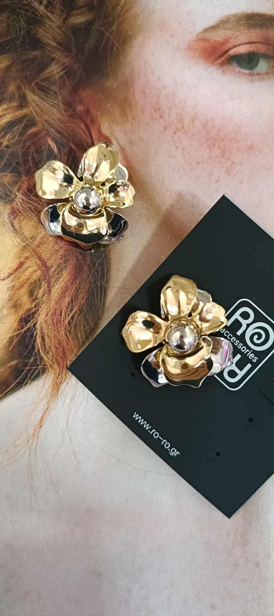 Σκουλαρίκια RO Accessories – Δίχρωμο Λουλούδι με Ασημί Μαργαριτάρι