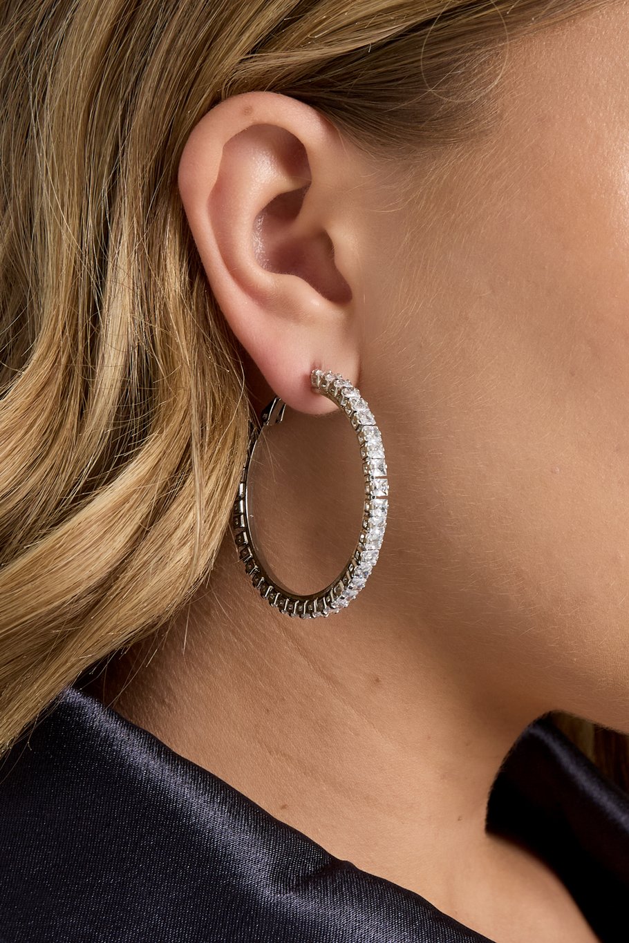 Copper Hoop Earrings: Η Λάμψη των Ζιργκόν! 💎