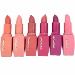 Ματ κραγιόν D'DONNA σε 6 αποχρώσεις, κομψή και παιχνιδιάρικη συσκευασία.