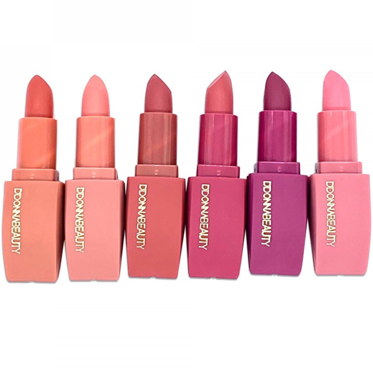 Ματ κραγιόν D'DONNA σε 6 αποχρώσεις, κομψή και παιχνιδιάρικη συσκευασία.