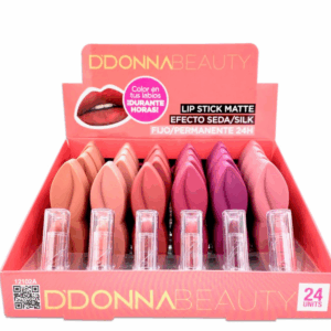 Κρεμώδες ματ κραγιόν BEAUTY LIP STICK MATTE D'DONNA σε έντονο χρώμα, με απαλή βελούδινη υφή.