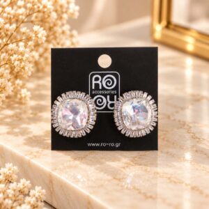 RO Accessories Crystal Halo ασημί σκουλαρίκια με μεγάλη ιριδίζουσα πέτρα. Ασημί σκουλαρίκια RO Accessories με λαμπερό κρυστάλλινο περίγραμμα. RO Crystal Halo σκουλαρίκια με διάφανη πολυεδρική πέτρα και ασημί φινίρισμα.