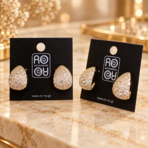 RO Accessories Crystal Teardrop χρυσά σκουλαρίκια σε σχήμα σταγόνας με πολλές μικρές διάφανες λαμπερές πέτρες.
